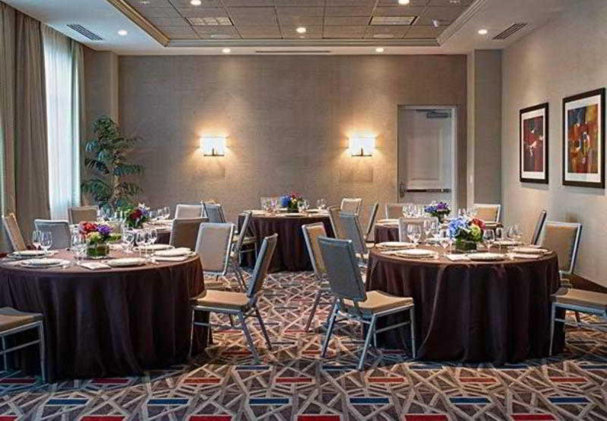 Residence Inn By Marriott Boston Logan Airport/Chelsea Restaurant photo